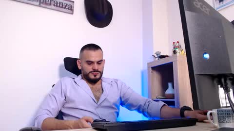 Esteban Fernandez online show from February 15, 2026, 7:51 am