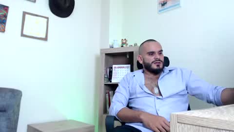 Snapshot of esteban_fer chatting on June 12, 2026, 6:12 am Esteban Fernandez online show from June 12, 2026, 6:12 am