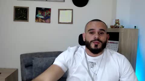 Snapshot of esteban_fer chatting on June 14, 2026, 4:03 am Esteban Fernandez online show from June 14, 2026, 4:03 am