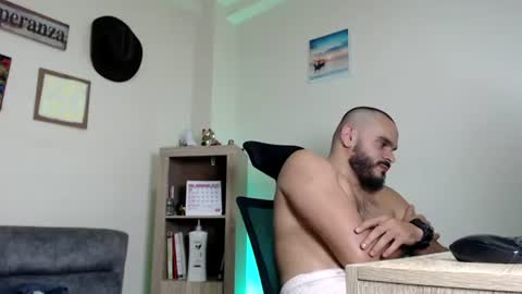 Snapshot of esteban_fer chatting on June 15, 2026, 9:22 am Esteban Fernandez online show from June 15, 2026, 9:22 am