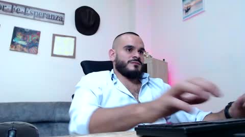 Snapshot of esteban_fer chatting on June 18, 2026, 9:19 pm Esteban Fernandez online show from June 18, 2026, 9:19 pm