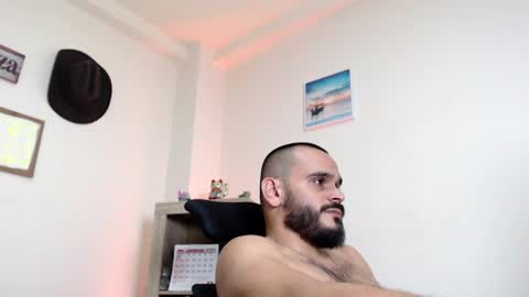 Snapshot of esteban_fer chatting on June 25, 2026, 3:39 am Esteban Fernandez online show from June 25, 2026, 3:39 am