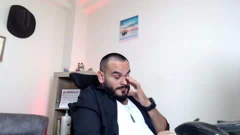 Snapshot of esteban_fer chatting on June 25, 2026, 8:30 am Esteban Fernandez online show from June 25, 2026, 8:30 am