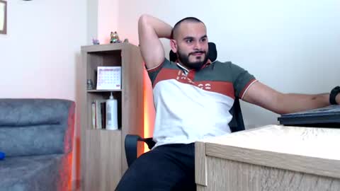 Snapshot of esteban_fer chatting on July 1, 2026, 4:36 am Esteban Fernandez online show from July 1, 2026, 4:36 am