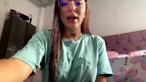 Snapshot of estefa1 chatting on June 8, 2026, 9:37 pm estefa1 online show from June 8, 2026, 9:37 pm