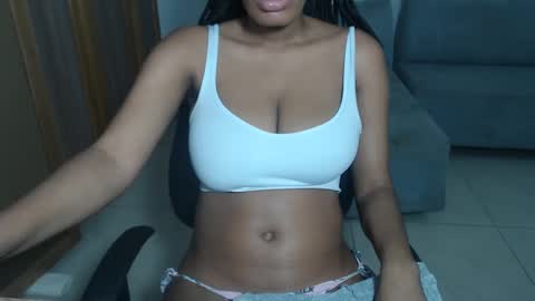 estefania_starlovee online show from December 5, 2024, 5:15 am