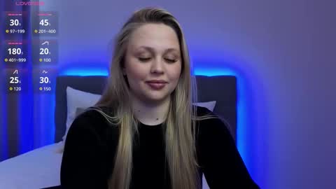 Snapshot of estella_elwood chatting on October 18, 2025, 4:30 pm Estella online show from October 18, 2025, 4:30 pm