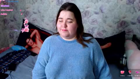 estelle_hicks online show from December 10, 2024, 6:17 pm