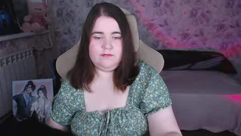 estelle_hicks online show from June 5, 2026, 7:19 pm