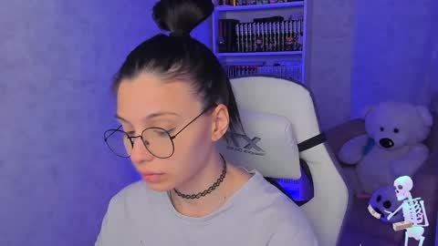 Ester online show from February 7, 2025, 2:40 am