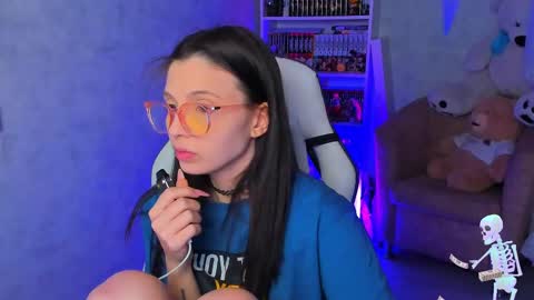 Ester online show from March 9, 2025, 1:14 am