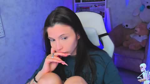 Ester online show from March 10, 2025, 8:56 pm