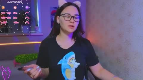 EsterPlayful online show from September 19, 2025, 12:28 pm