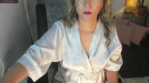 - E S T R E L L A  M I L F - online show from February 25, 2025, 7:20 am