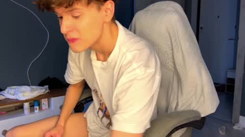 Snapshot of estremecerse chatting on December 28, 2024, 9:20 am Alex online show from December 28, 2024, 9:20 am