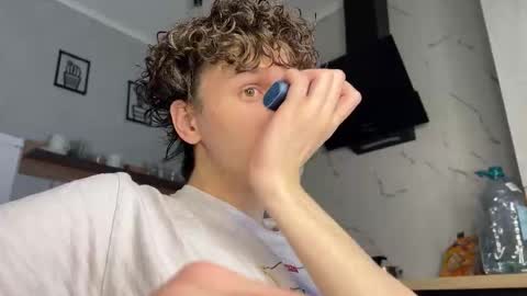 Snapshot of estremecerse chatting on February 28, 2026, 10:27 am Alex online show from February 28, 2026, 10:27 am