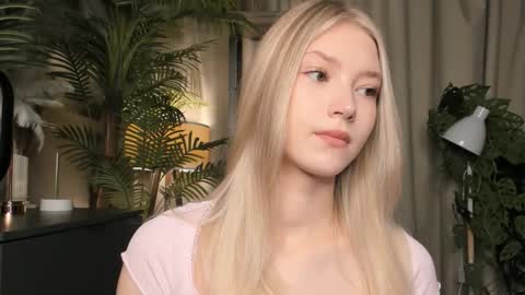 Natalie online show from November 30, 2025, 5:44 am