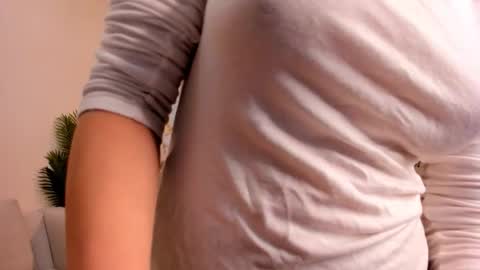 Jessi online show from October 13, 2025, 11:10 am