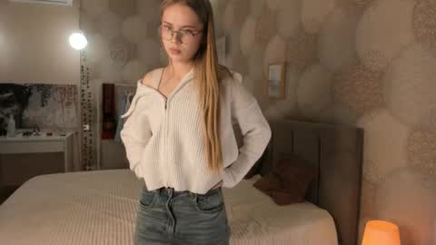 Snapshot of ethalhatchell chatting on March 1, 2025, 5:16 pm Elsa online show from March 1, 2025, 5:16 pm