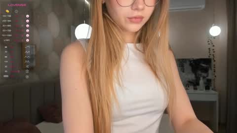 Snapshot of ethalhatchell chatting on March 3, 2025, 4:56 pm Elsa online show from March 3, 2025, 4:56 pm