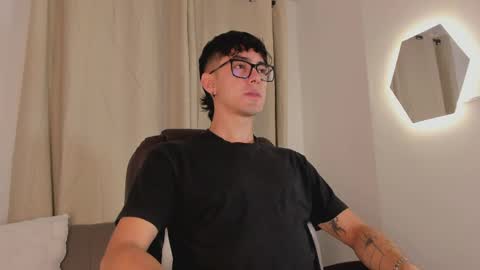 Snapshot of etham_wolf1 chatting on April 8, 2026, 5:35 pm etham_wolf1 online show from April 8, 2026, 5:35 pm