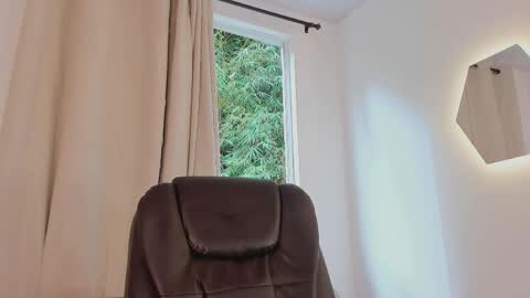 Snapshot of etham_wolf1 chatting on April 15, 2026, 7:58 pm etham_wolf1 online show from April 15, 2026, 7:58 pm