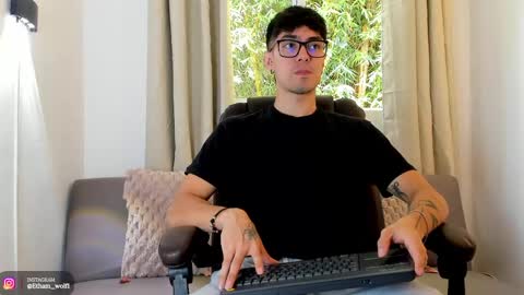 Snapshot of etham_wolf1 chatting on April 25, 2026, 3:31 pm etham_wolf1 online show from April 25, 2026, 3:31 pm