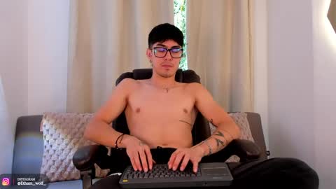 Snapshot of etham_wolf1 chatting on April 29, 2026, 5:30 pm etham_wolf1 online show from April 29, 2026, 5:30 pm