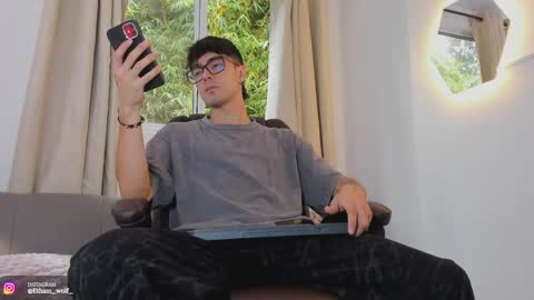 Snapshot of etham_wolf1 chatting on May 1, 2026, 6:01 pm etham_wolf1 online show from May 1, 2026, 6:01 pm
