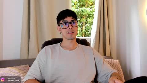 Snapshot of etham_wolf1 chatting on May 5, 2026, 5:32 pm etham_wolf1 online show from May 5, 2026, 5:32 pm