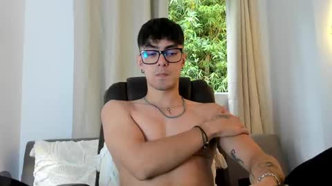 Snapshot of etham_wolf1 chatting on May 13, 2026, 6:38 pm etham_wolf1 online show from May 13, 2026, 6:38 pm