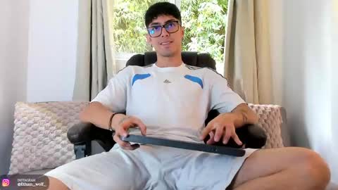 Snapshot of etham_wolf1 chatting on May 19, 2026, 6:03 pm etham_wolf1 online show from May 19, 2026, 6:03 pm