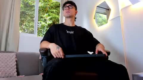 Snapshot of etham_wolf1 chatting on June 1, 2026, 5:36 pm etham_wolf1 online show from June 1, 2026, 5:36 pm