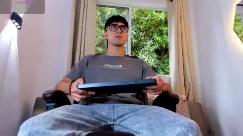 Snapshot of etham_wolf1 chatting on June 8, 2026, 6:41 pm etham_wolf1 online show from June 8, 2026, 6:41 pm