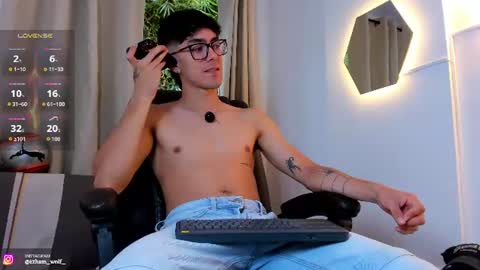 Snapshot of etham_wolf1 chatting on July 18, 2026, 7:39 pm etham_wolf1 online show from July 18, 2026, 7:39 pm