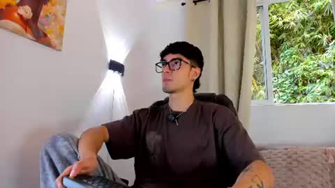 Snapshot of etham_wolf1 chatting on August 4, 2026, 6:21 pm etham_wolf1 online show from August 4, 2026, 6:21 pm