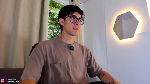 Snapshot of etham_wolf1 chatting on August 6, 2026, 6:43 pm etham_wolf1 online show from August 6, 2026, 6:43 pm