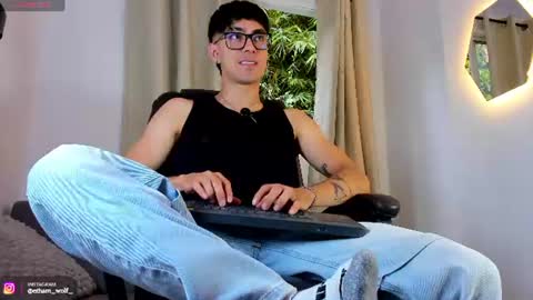 Snapshot of etham_wolf1 chatting on August 8, 2026, 8:33 pm etham_wolf1 online show from August 8, 2026, 8:33 pm