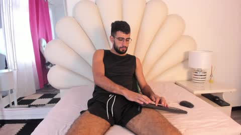 Ethan online show from January 31, 2025, 4:48 pm