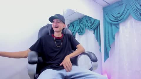 Ethan online show from December 20, 2024, 10:32 pm