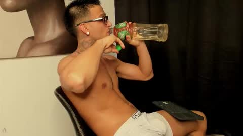 Snapshot of ethan_devis7 chatting on January 18, 2026, 9:40 pm Ethan - Independent model online show from January 18, 2026, 9:40 pm