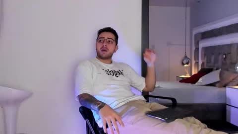 ethan_greys online show from December 1, 2025, 4:28 am