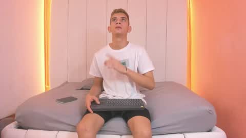 ethanhot_os online show from April 4, 2026, 6:49 pm