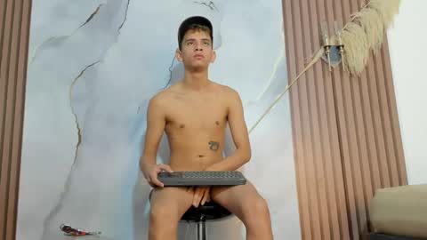 ethanhot_os online show from April 14, 2026, 5:52 pm