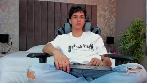 ethanlowell online show from November 5, 2025, 11:27 pm