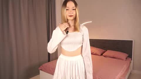 Riley online show from November 11, 2025, 5:40 am