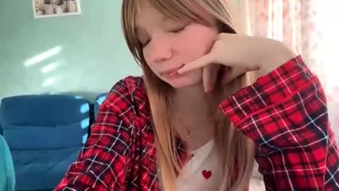 Lana online show from October 6, 2025, 5:16 am