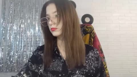 Kira online show from September 13, 2025, 3:23 pm