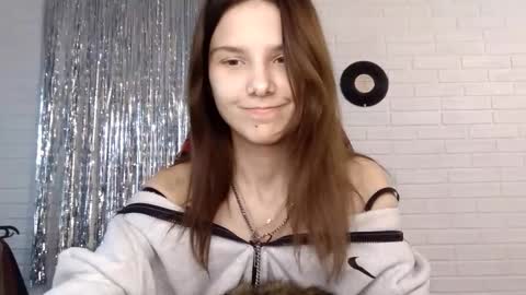 Kira online show from September 17, 2025, 3:14 pm