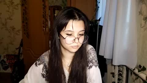 Lily 1st day online show from June 3, 2026, 1:25 pm
